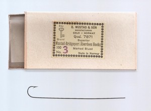 Vintage Box #7871 #3 Mustad Bridgeport Aberdeen Blind Eye Fish Hooks Very Nice