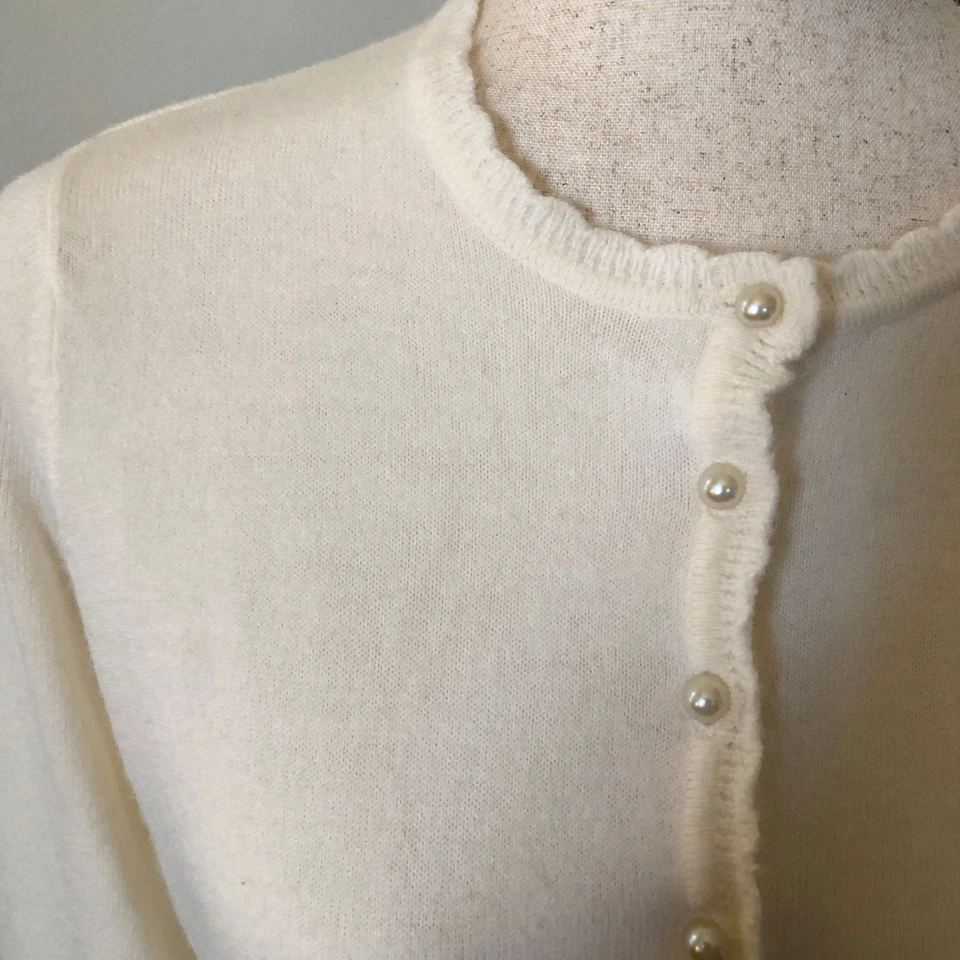 VTG 90s Ivory Pearl Look Button Cardigan Soft Knit Classic Preppy Soft Girl S - Image 2 of 4