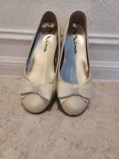 Nina Girls Size 2 1/2 Pegasus Ivory Patent Ballet Flats