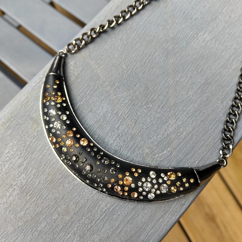 Collar Alexis Gris Estilo Media Luna Negro Con Cristales Multicolores A005 Foto 2 de 4