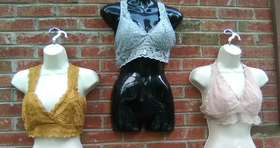 Bralette Yahada Gold Razorback de 3 piezas de encaje floral, tostado Aerie y 1 gris sin marca M/L Foto 2 de 4