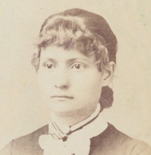 PORTRAIT OF YOUNG WOMAN W/ LARGE EYES W/ LACE COLLAR - TOPEKA, KANSAS