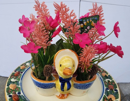 Neue Klarglas Cloche Kuppel mit Vintage Sockel und Übertopf mit Kunstblumen - Bild 8 von 14