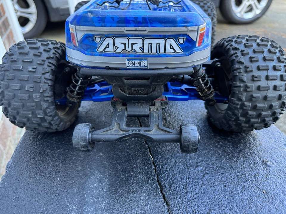Arrma granite 4x4 3s blx Brushless Monster Truck , Charger And Lipo Batteries - Image 2 of 4