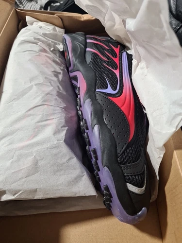 Scarpe da ginnastica Puma Inhale Puma nere Puma rosse taglia UK 9