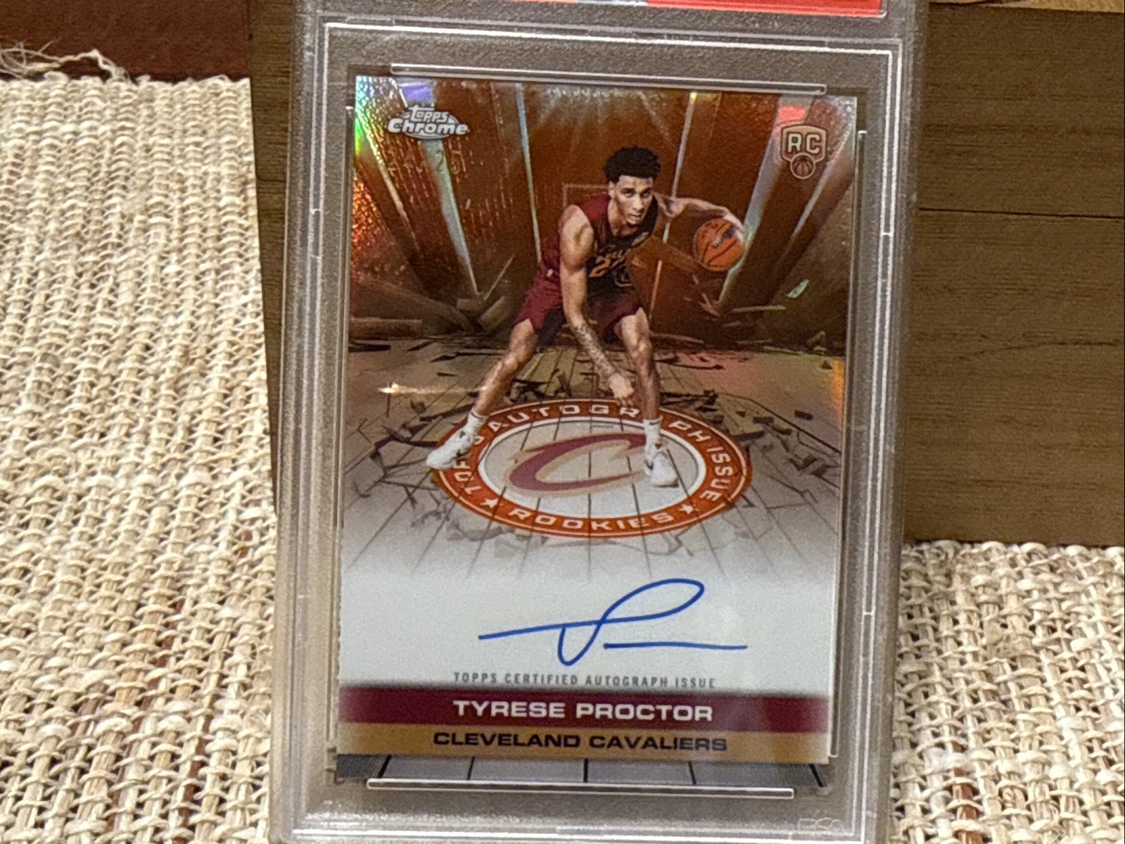 2025 Topps Chrome Tyrese Proctor RC AUTO ORANGE/25 ON CARD JERSEY MATCH PSA 10 view 2