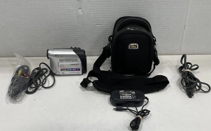 Samsung SC-D363 MiniDV Handheld Camcorder 30x Optical 1200x Zoom 2.5" USB