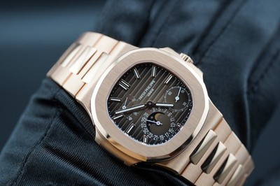 Patek Philippe Nautilus 5712/1R-001 Moonphase Rose Gold Chocolate Dial 40mm B/P