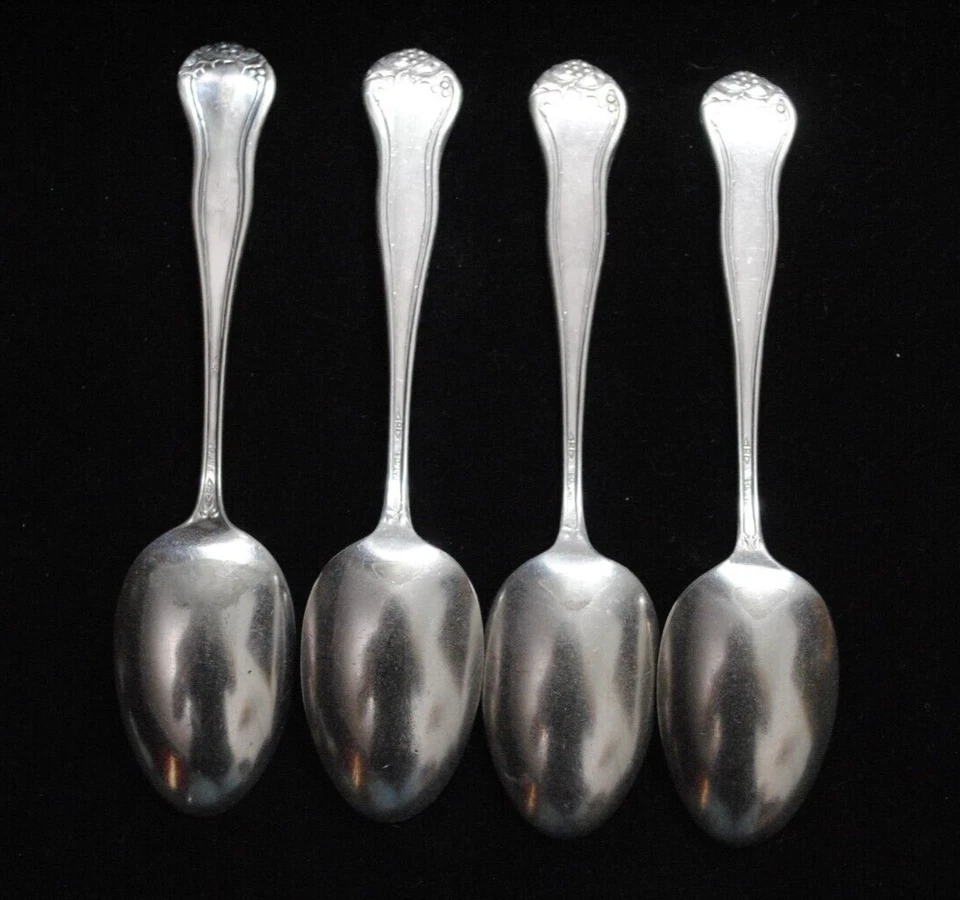 Antique Set of 4 Holly Silverplate 1904 6" Teaspoons by National Silver Co. - Image 3 of 4