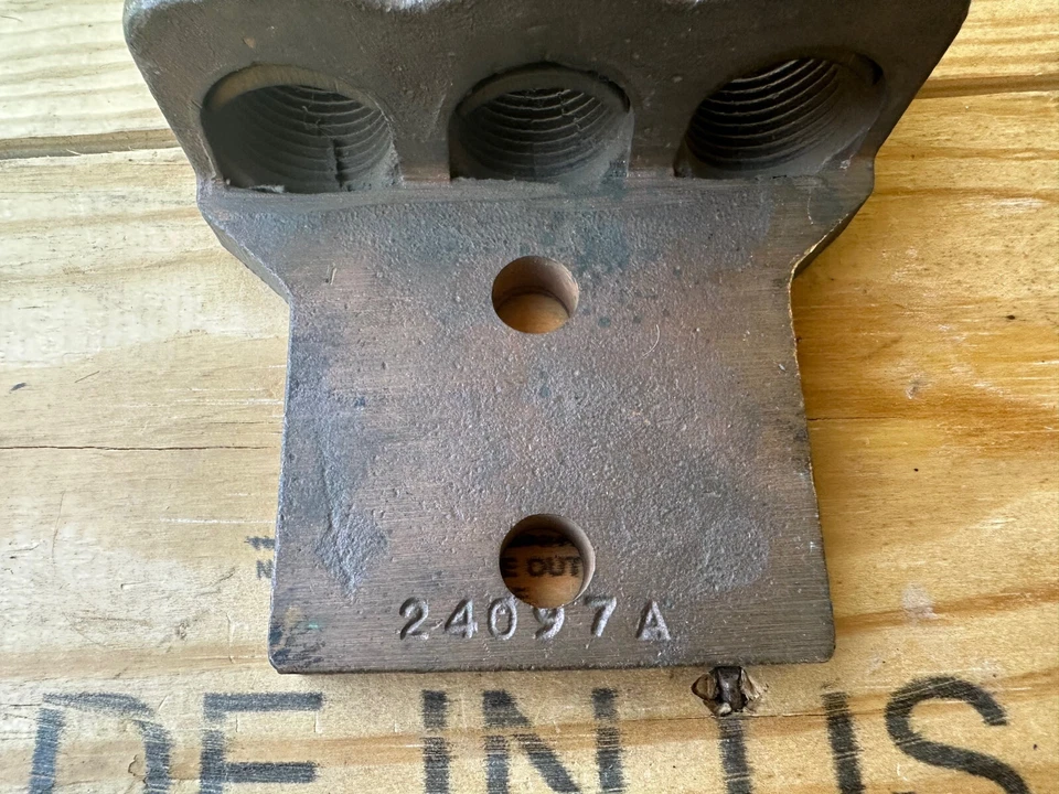 Cast Bronze 3 Terminal Lug 1000-700 MCM for Heavy Copper Wire  24097A - 5 Pounds - Image 4 of 4