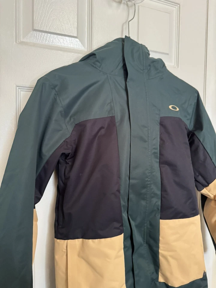 Oakley Women’s XS Beaufort Rc Full-Zip Insulated Snow Jacket Green/Black/Curry - image 4 of 4