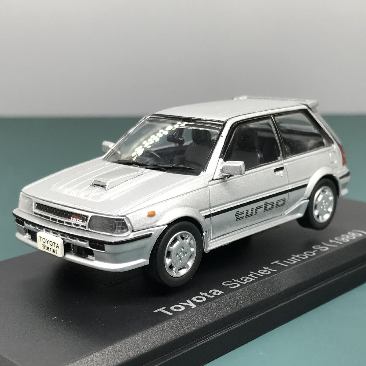 DISM TOYOTA STARLET TURBO 1/43 ミニカー Original 1/43 Scale Toyota Starlet Turbo S Simulation Resin