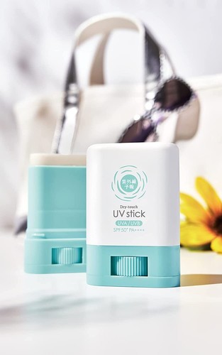 Protector solar transparente con pronóstico UV expuesto y palo UV 15 g hecho en Japón - Imagen 2 de 2