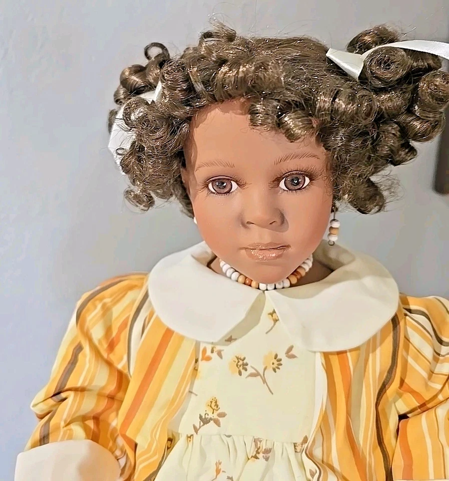 Muñeca de porcelana "Jada" afroamericana Paradise Galleries Treasury RARA COMO NUEVA Foto 3 de 4