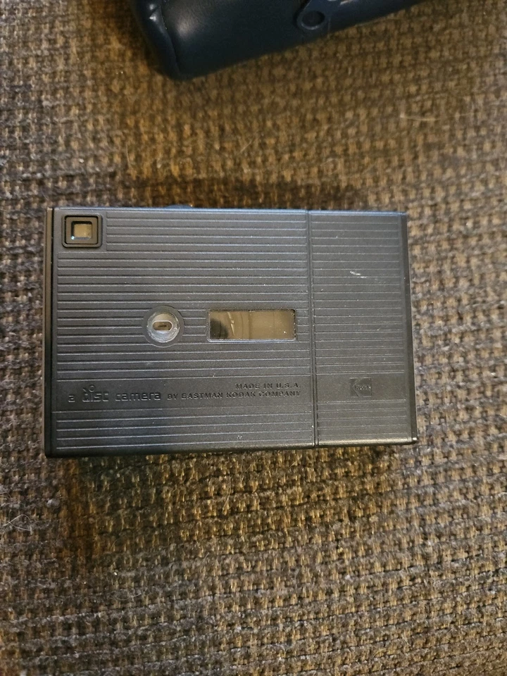 Vintage Eastman Kodak Disc 4000 Camera Untested With Pouch - Image 4 of 4