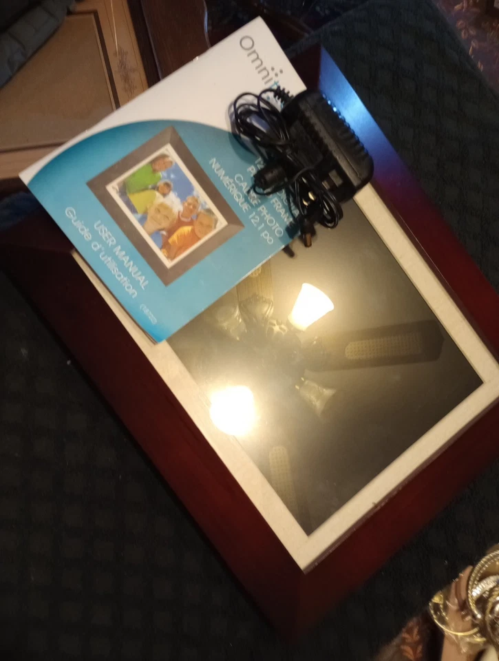 Omnitech 12.1- Inch Digital Photo Frame with HP 4G SDHC Card, PWR & USB Cable - Image 2 of 4