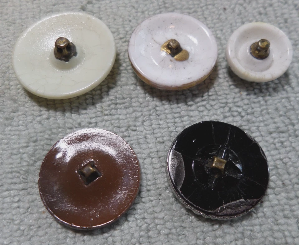 22 Vintage Antique VICTORIAN Glass Buttons VARIOUS SIZES PATTERNS - Image 4 of 4