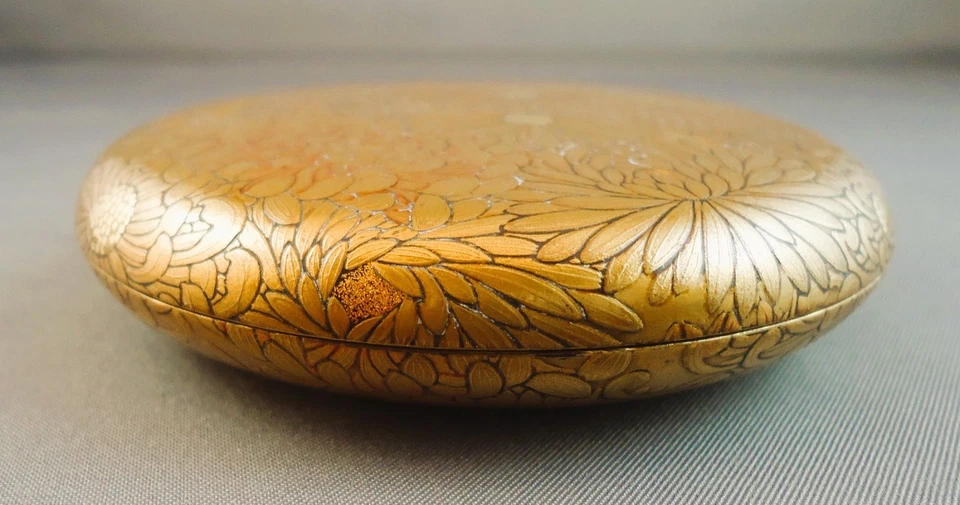 Bonito crisantemo japonés Meiji dorado Takamaki-e Kogo Foto 3 de 4