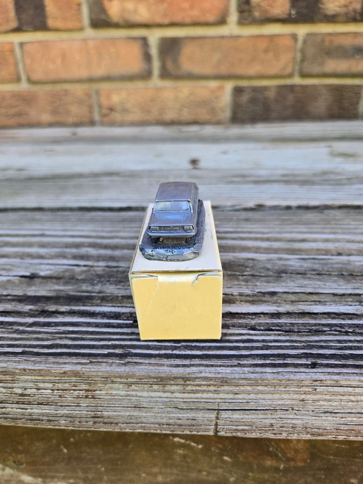 Винтажный новый в коробке Autosculpt олова Triumph 2000 Mk 2 седан автомобиля и основание с коробкой - Изображение 4 из 4