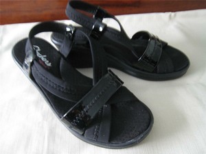 skechers with elastic straps