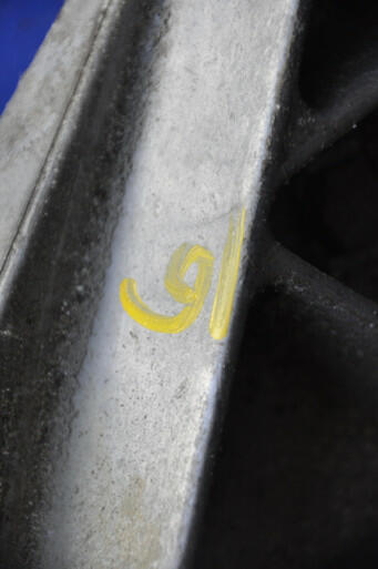 1) DD-6 BMW 1129806 OEM 11811129806 (USED) ENGINE MOUNT W- GROUND STRAP RIGHT