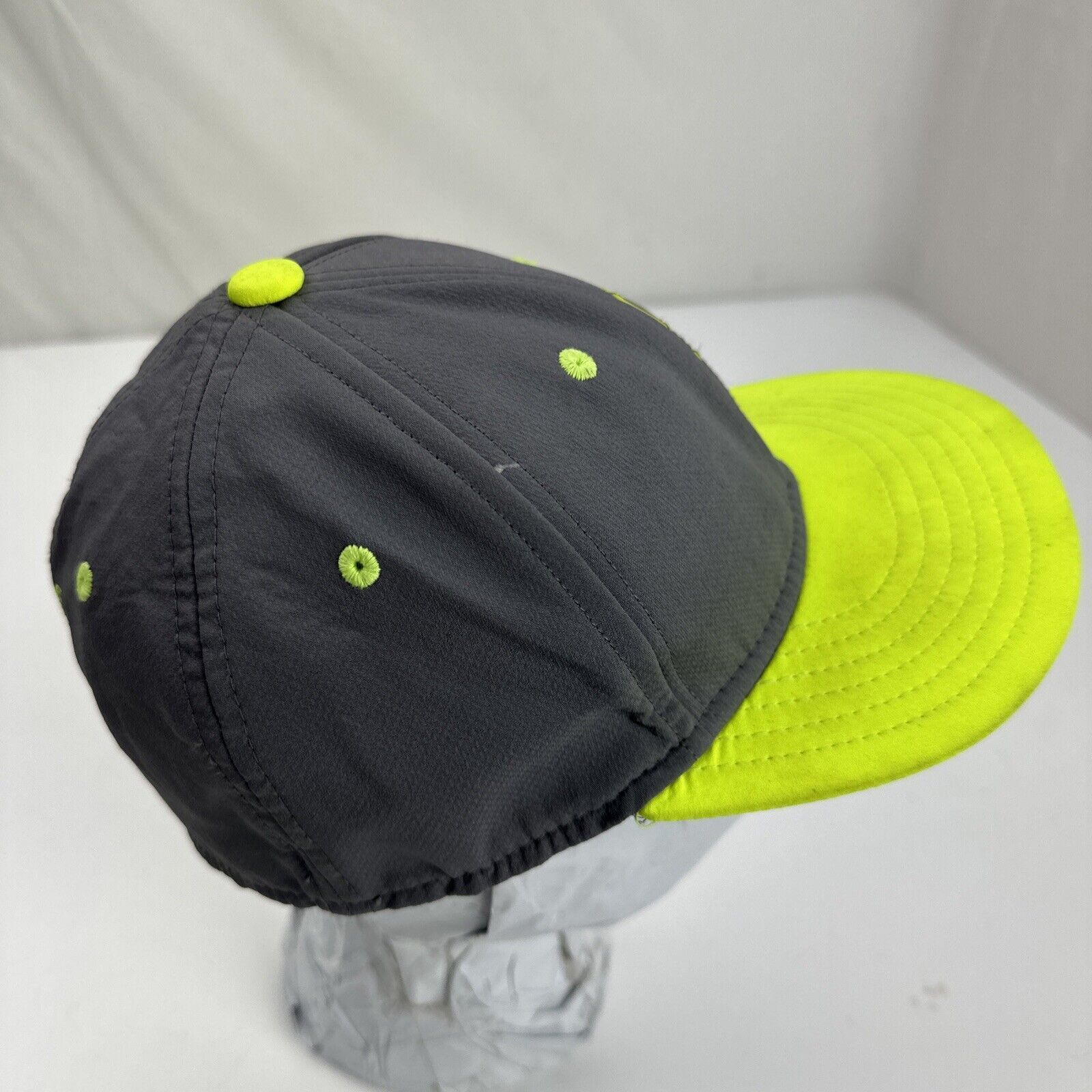 Under Armour Youth Ball Cap Hat Fitted S/M Baseball Grey Green thumbnail 4