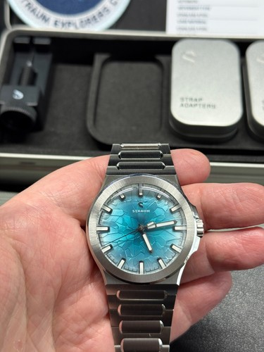 Straum Jan Mayen Glacial Rift Watch w/strap adapters & ZULUDIVER buckle & straps - Picture 4 of 22