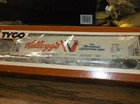 HO Four Bay Center Flow Hopper Car. Kellogs. TYCO. Original Box — photo 1