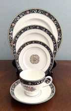 Wedgwood RUNNYMEDE 5 Piece PLACE SETTING Dinner Plate Salad Bread Cup Saucer