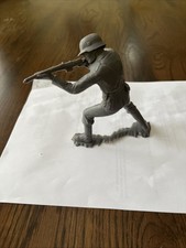 VTG ORG Louis Marx 6" WWII German Soldier Infantry Sighting - Gray