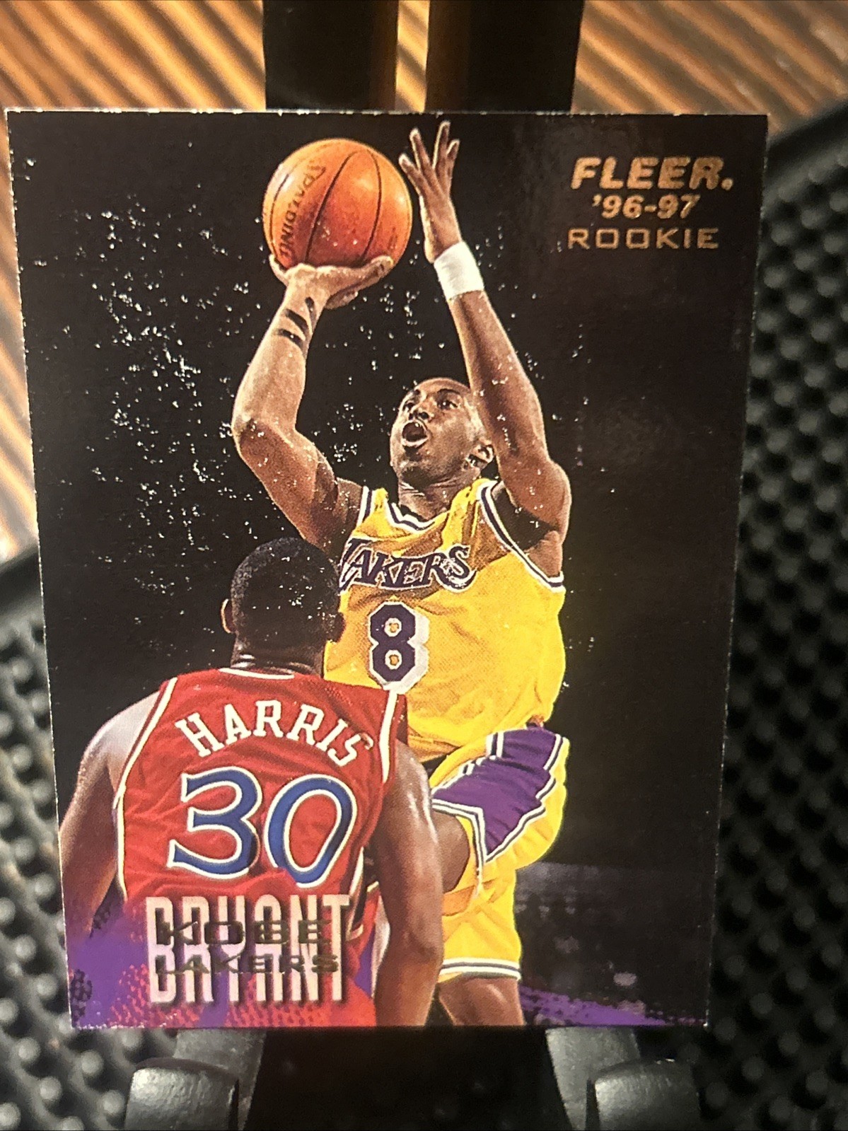 1996-97 Fleer - Kobe Bryant #203 (RC) Black Mamba Rookie 🐍