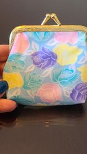 Coin purse in vinyl with pastel florals. Kiss clasp. Vintage EUC.