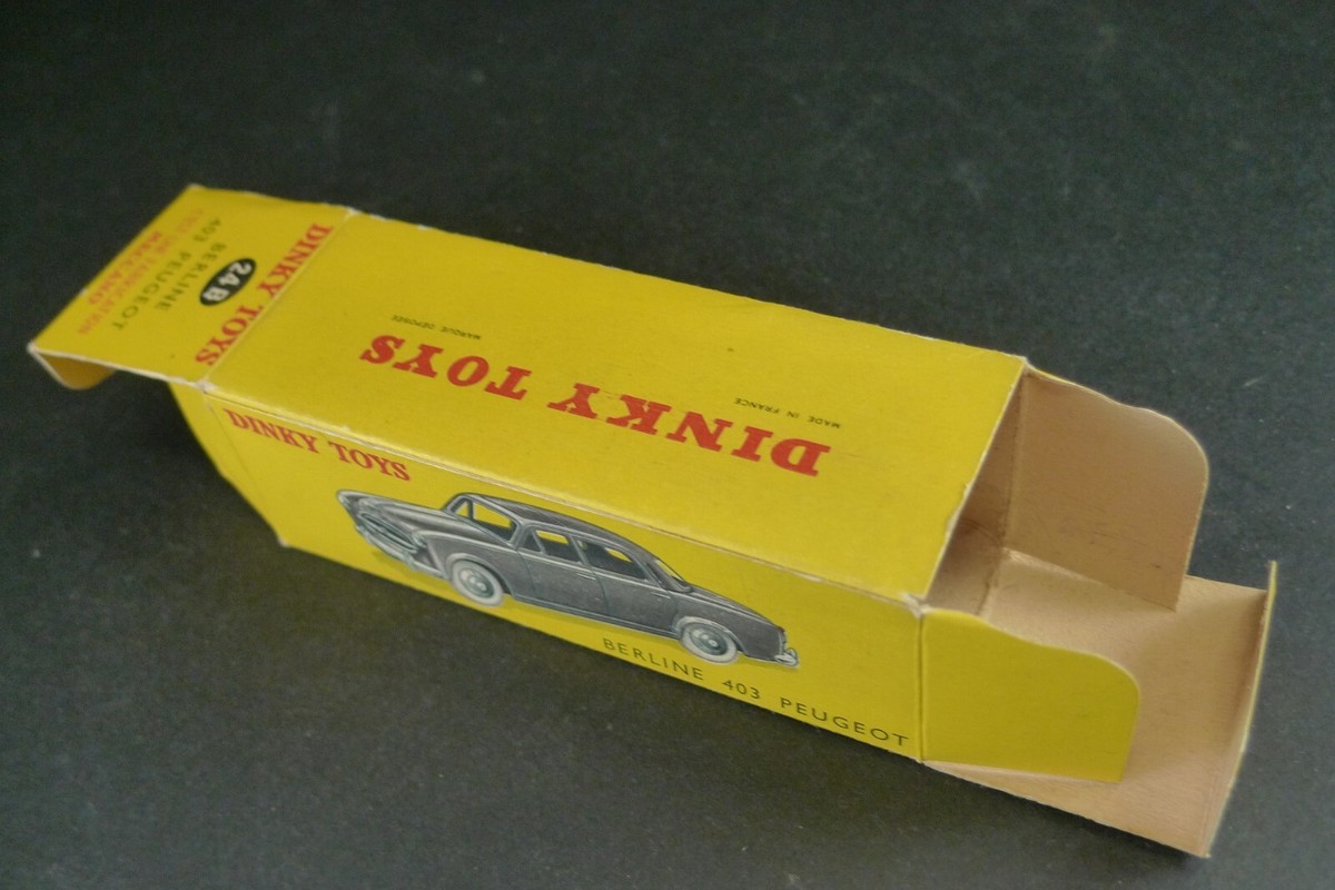 DINKY TOYS France : Berline Peugeot 403, réf. 521, couleur beige, avec