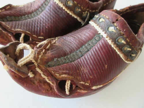 Antique Childs Shoes Red Leather Curl Toe Ethnic India Middle Eastern Punjabi - Picture 11 of 11