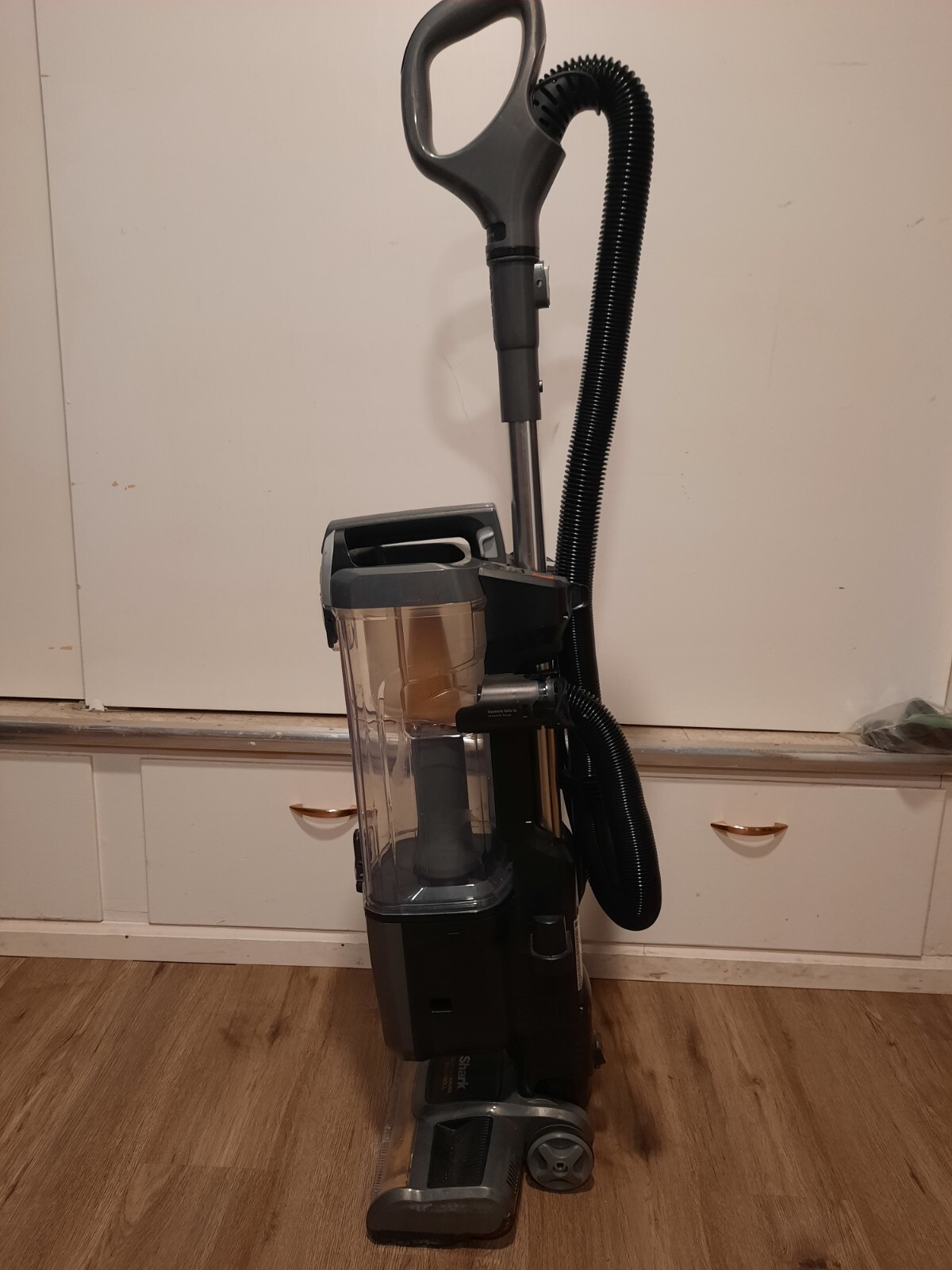 Shark ZU62 Navigator ZeroM SelfCleaning Brushroll Pet Pro Upright