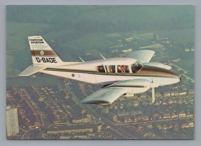 Thurston Aviation Piper PA23-250 Aztec D Postkarte Flugzeug Airline G-BADE