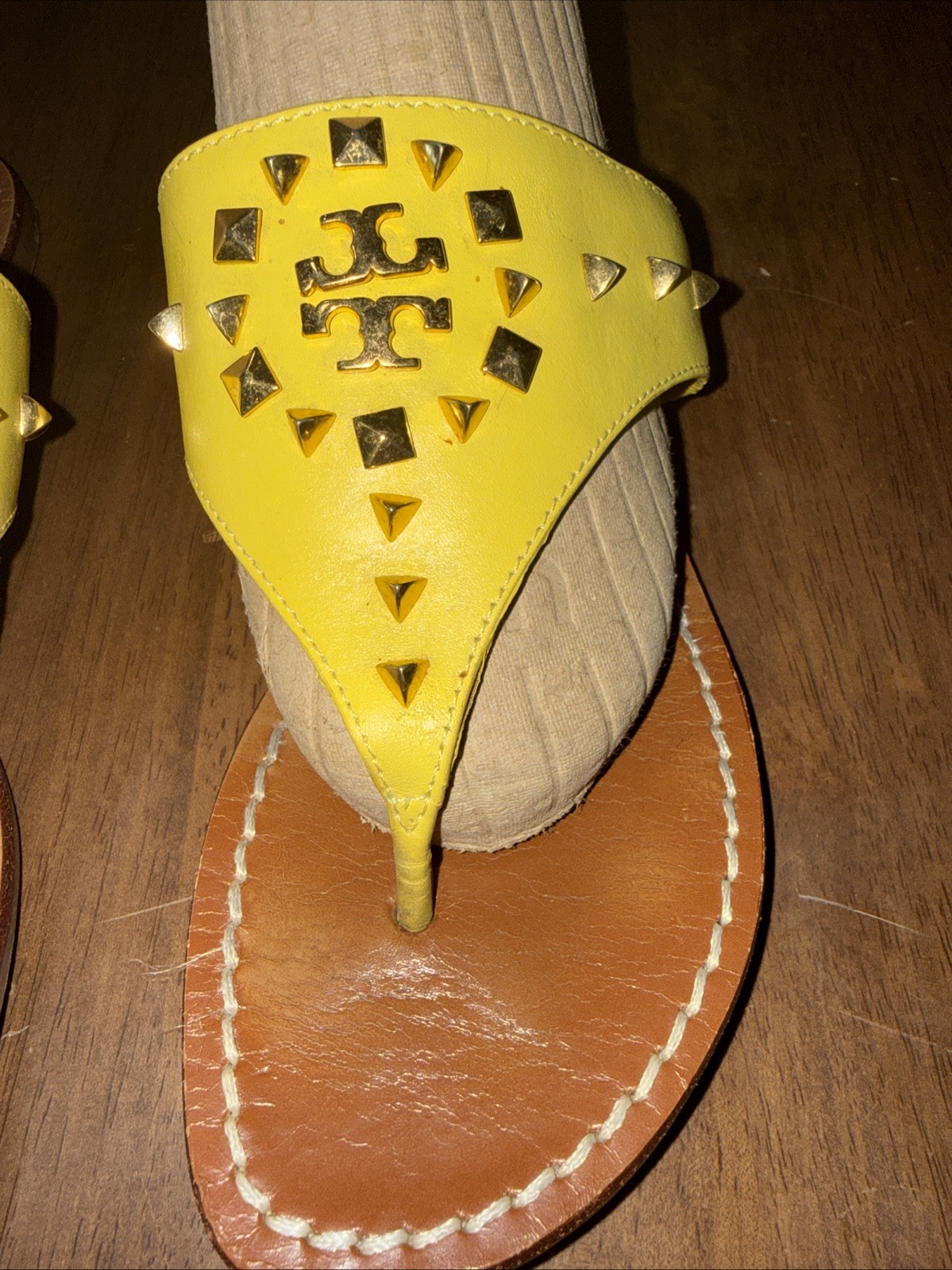Tory Burch Yellow Leather Studded Thong Slide Sandals Flats Logo Cutout Women 7 thumbnail 3
