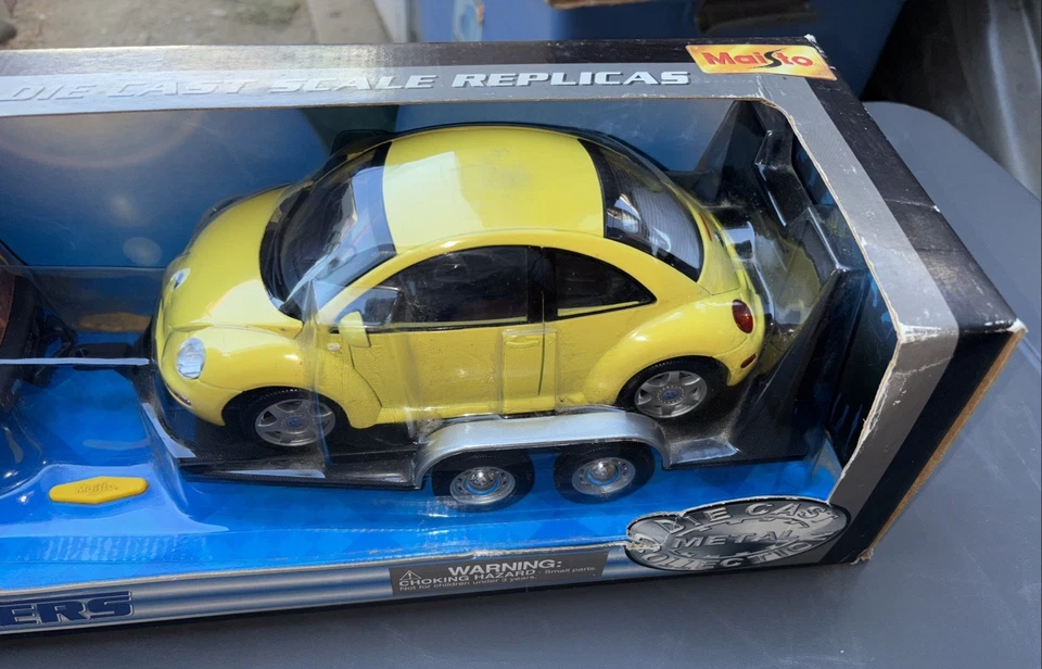Chrysler PT Cruiser 2001 1:18 Show Stoppers madera 1:18 Volkswagen Beetle Foto 3 de 4