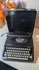 Silver Reed Silverette Black Typewriter - Made in Japan - Vintage
