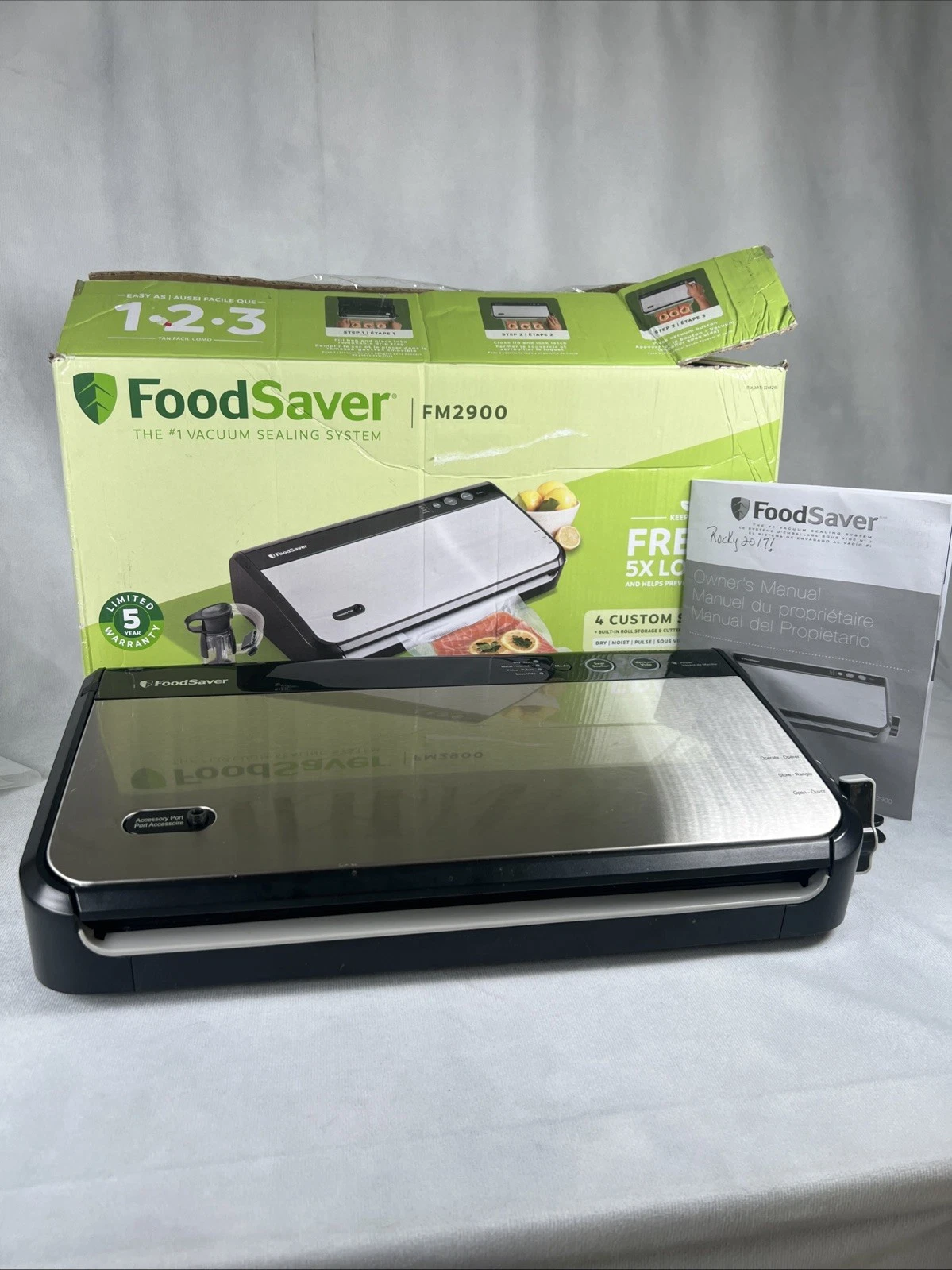 Food Saver Vacuum Sealing System FM2900