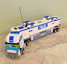 LEGO City 7743 Police Command Center - 100% Complete with Manuals