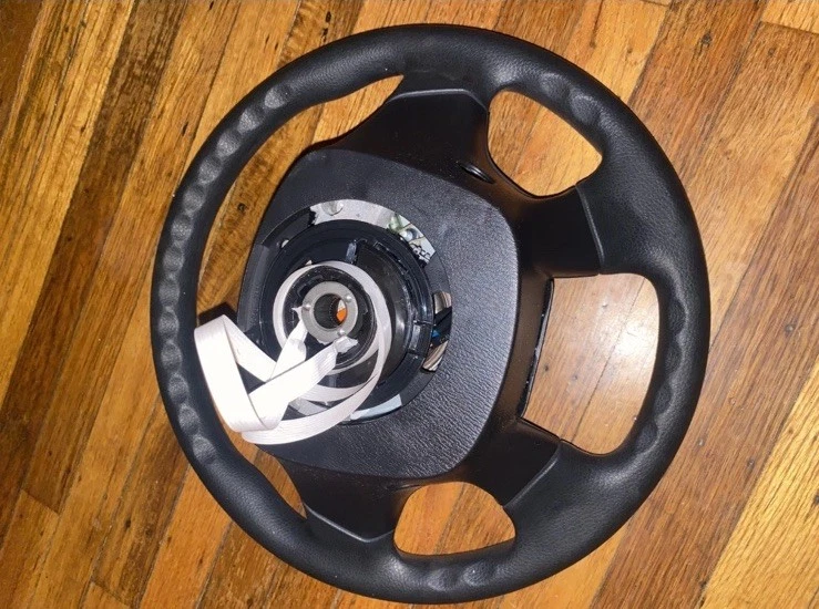 2017-2018 Nissan Pathfinder Steering Wheel OEM - Image 3 of 3