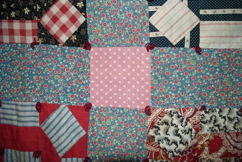 Vintage Patchwork Quilt, 1930's Crown Of Thorns Tied, 84" x 70-1/2" - Picture 7 of 9