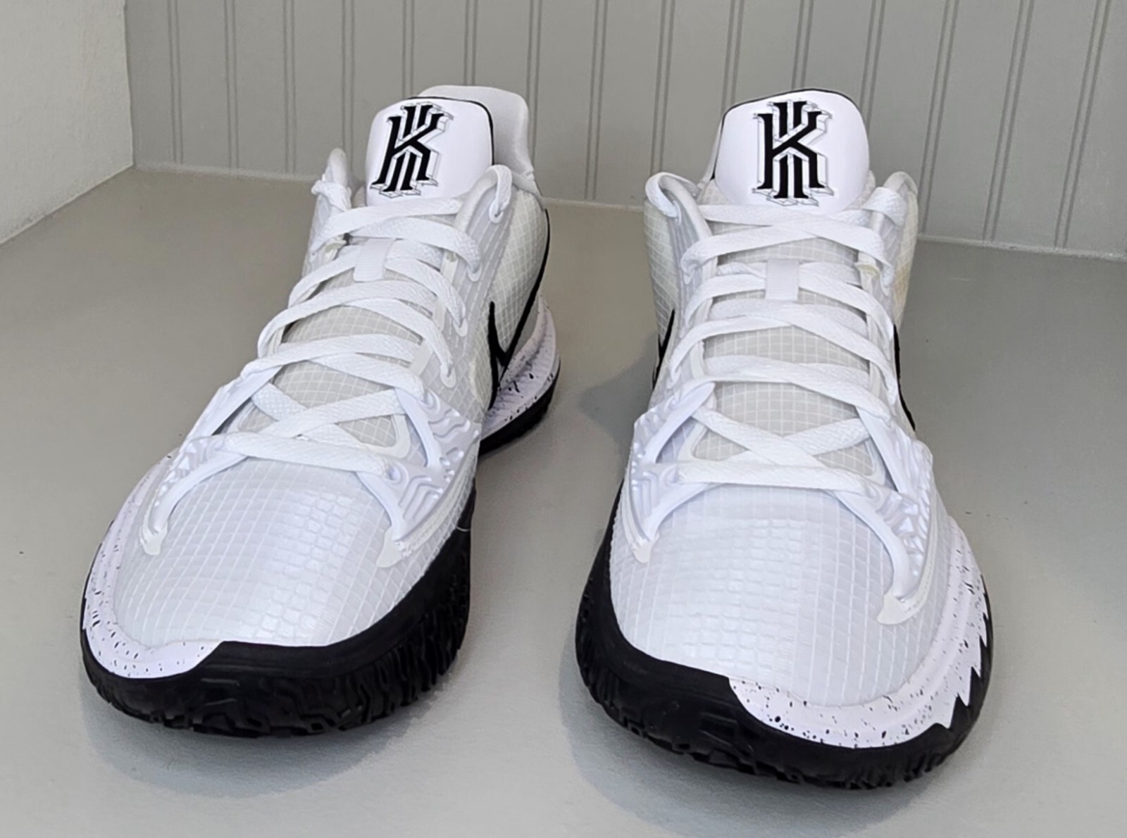 New Nike Kyrie Low 4 TB White  Basketball Shoes DM5041-100 Men's Size 11.