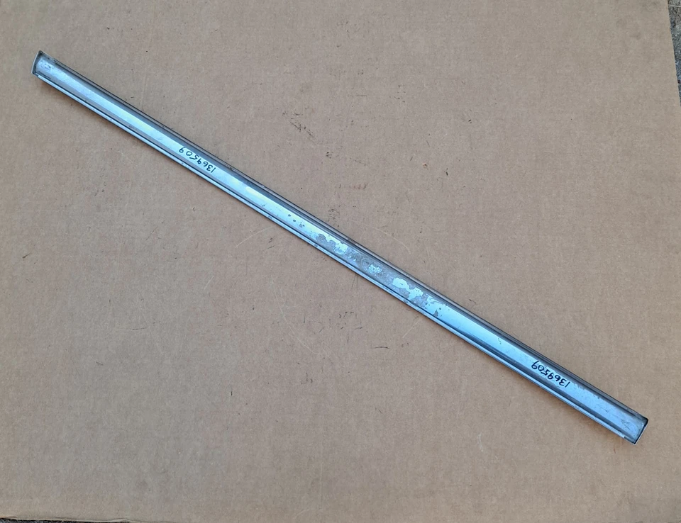 Dodge DeSoto Chrysler 1951-1954 nuevo MoPar puerta delantera izquierda conductor moldura Foto 4 de 4