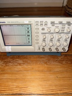 Tektronix TDS 224 Digital Oscilloscope 100 MHz 4 Channel 1 GS/s
