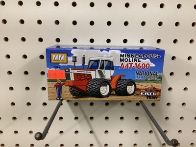 Tracteur Minneapolis Moline A4T-1600 Avec Doubles Par ERTL 16404