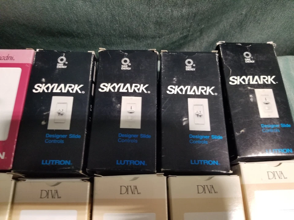 Lote de 43 interruptores atenuadores deslizantes preestablecidos Lutron Skylark Maestro Diva Ariadni Foto 2 de 4