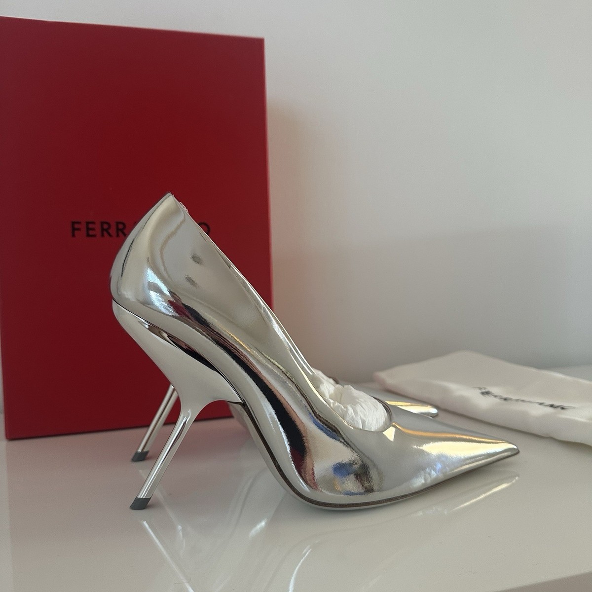 【23AW NEW】FERRAGAMO_woman/ Eva メタリック パンプス /Silver 23AW NEW】FERRAGAMO_woman/ Eva メタリック パンプス /Silver