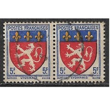 -Timbre FRANCE Oblitéré YT 572 MI 585 Armoiries Bason region Lyonnais 1943 Paire